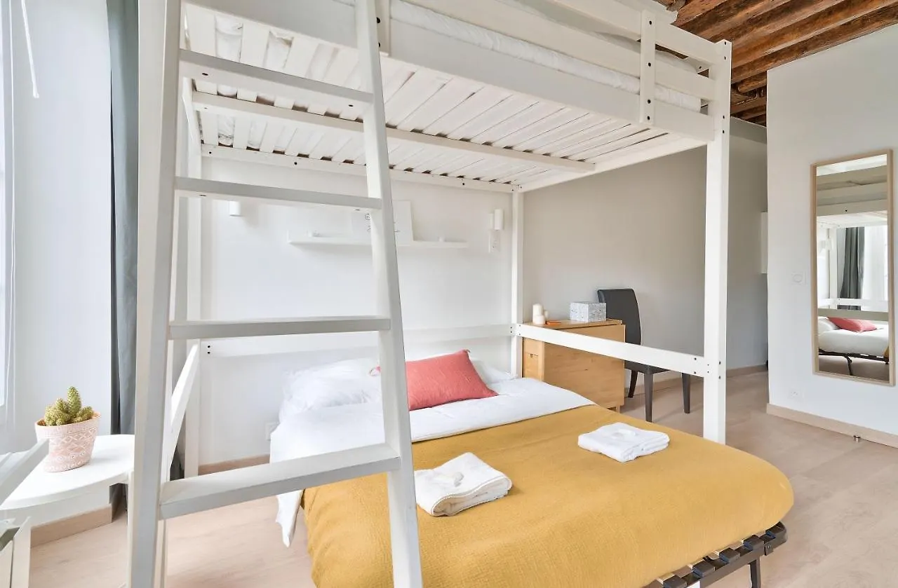 Apartment Pretty Mezzanine In The Heart Of Paris