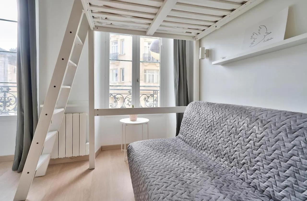 Apartment Pretty Mezzanine In The Heart Of Paris
