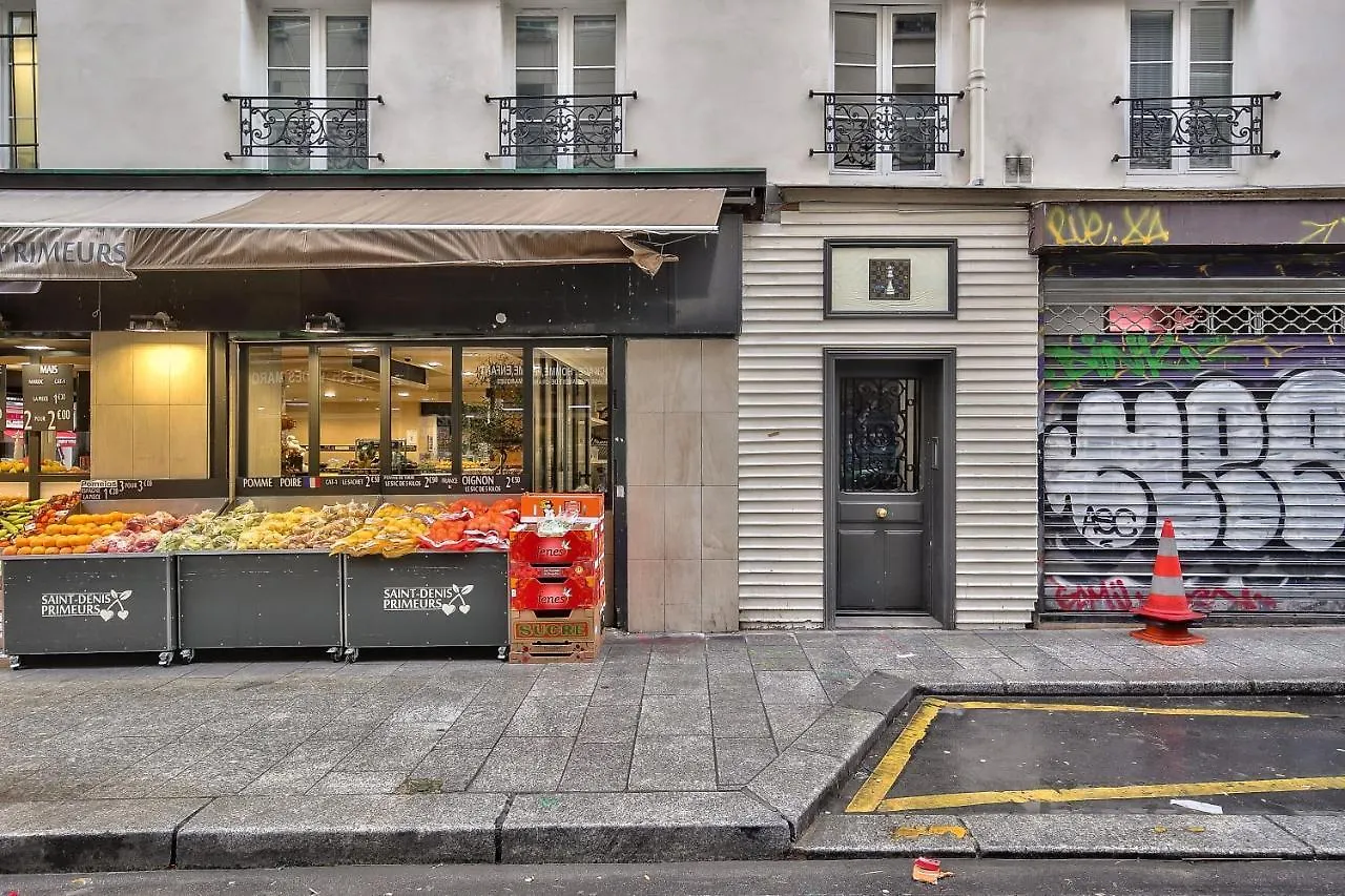 Pretty Mezzanine In The Heart Of Paris